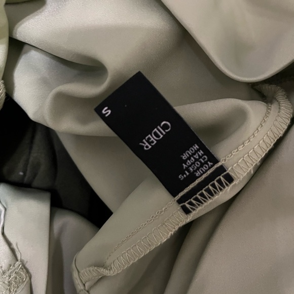 Cider Green Satin Wide Sleeve Crop Top - Picture 4 of 4